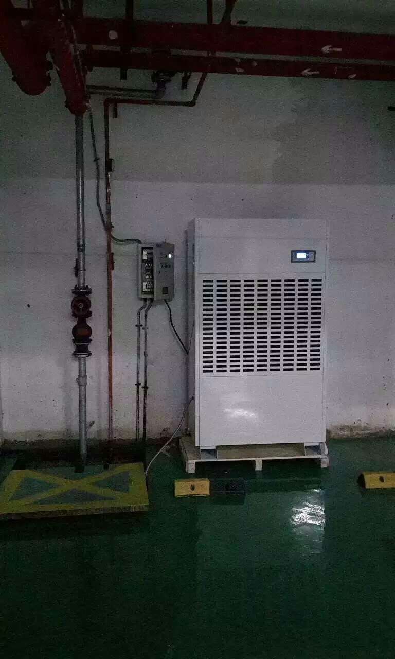 庫房和車(chē)庫