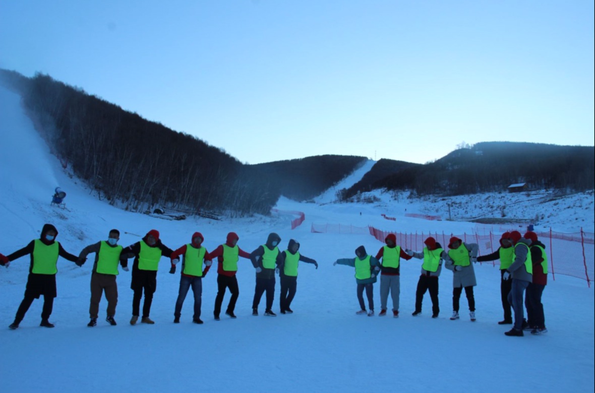 冰雪主題年會(huì)增效拓展“雪地